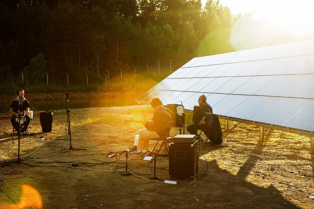 ÐÐ°Ð´ÑÐ°Ñ Ð·Ð°Ð¿ÑÑÑ Ð°Ð»ÑÐ±Ð¾Ð¼Ð° Â«WhisperÂ». Ð¤Ð¾ÑÐ° - facebook.com/Port.Mone.Trio
