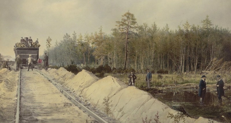 Ð¡ÑÑÐ¾Ð¸ÑÐµÐ»ÑÑÑÐ²Ð¾ ÐÐ¾Ð»ÐµÑÑÐºÐ¸Ñ Ð¶ÐµÐ»ÐµÐ·Ð½ÑÑ Ð´Ð¾ÑÐ¾Ð³ Ð² 1892 Ð³. Ð¤Ð¾ÑÐ¾ ÐÐ¾Ð½ÑÐ°Ð´Ð° ÐÑÐ°Ð½Ð´ÐµÐ»Ñ