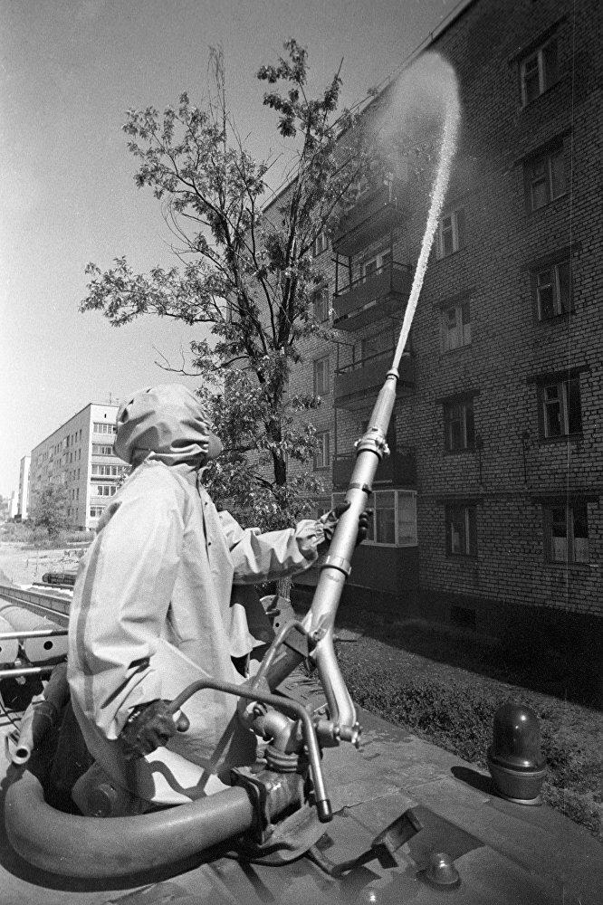 ÐÐµÐ·Ð°ÐºÑÐ¸Ð²Ð°ÑÐ¸Ñ Ð¶Ð¸Ð»ÑÑ Ð·Ð´Ð°Ð½Ð¸Ð¹ Ð² Ð³Ð¾ÑÐ¾Ð´Ðµ Ð§ÐµÑÐ½Ð¾Ð±ÑÐ»Ðµ Ð¿Ð¾ÑÐ»Ðµ Ð°Ð²Ð°ÑÐ¸Ð¸. Ð¤Ð¾ÑÐ¾ - ÐÐ³Ð¾ÑÑ ÐÐ¾ÑÑÐ¸Ð½